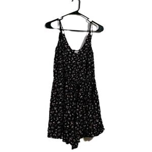 Stitch & Pine women’s size medium floral sleeveless‎ romper ￼￼